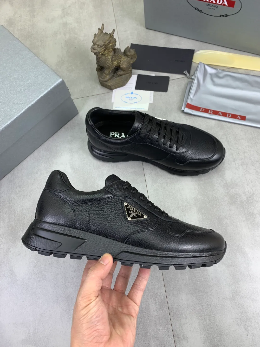 Men's men's shoes💰P580💰【New model】Top quality, new popular models on the official website, which will never go out of style for a century,🆘 The trendy brand (Prada) mainly promotes popular models, avant-garde and versatile fashionable men's shoes, private version molding, cowhide surface splicing 1:1 oil edge processing... fashionable and simple, original imported cowhide interior cowhide feet; the atmosphere and personality are more fashionable, eye-catching and pursuing class. It will subvert old ideas and be a must-have for fashionistas who want to spend time with you! Must keep it! High-end comfort, high-end quality workmanship. Size: 38-44 Various colors available. full package